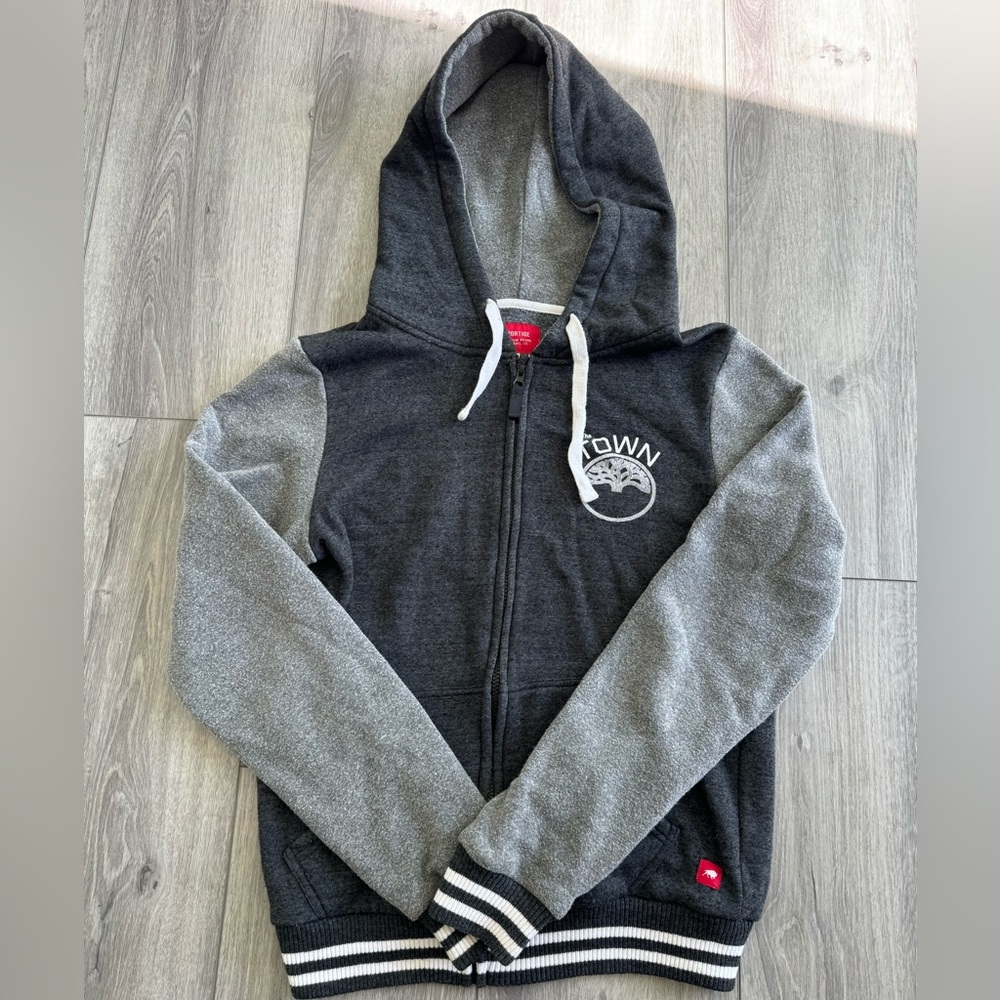 Sportiqe The Town Oakland Oak Tree Design Hooded Sweatshirt Size M